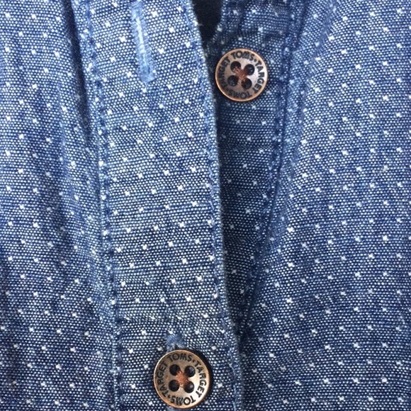TOMS chambray  popover shirt M - Picture 2 of 7